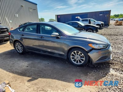 Czwarte zdjęcie samochodu z boku: 2017 FORD FUSION SE VIN:3FA6P0H73HR162696 - miniatura