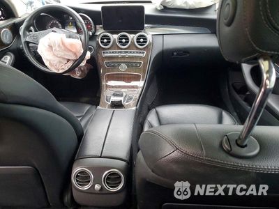 Zdjęcie 8 z 12 samochodu: 2015 MERCEDES-BENZ C 300 4MATIC VIN:55SWF4KB2FU081333 - miniatura