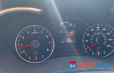Zdjęcie 8 z 10 samochodu: 2017 KIA FORTE LX VIN:3KPFK4A78HE045956 - miniatura