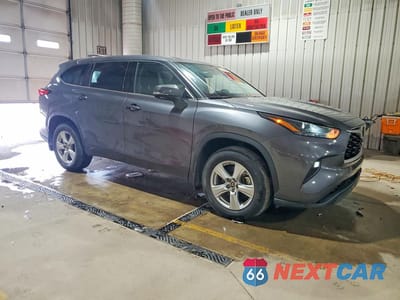 Czwarte zdjęcie samochodu z boku: 2022 TOYOTA HIGHLANDER LE VIN:5TDBZRBH5NS595034 - miniatura