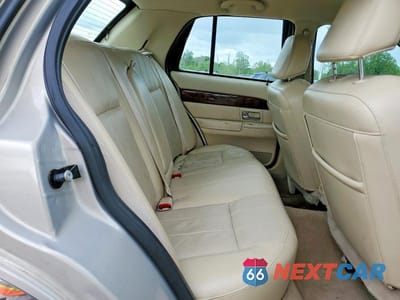 Zdjęcie 10 z 12 samochodu: 2010 MERCURY GRAND MARQUIS LS VIN:2MEBM7FV8AX625322 - miniatura