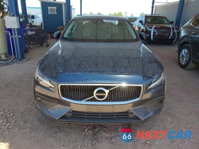 Piąte zdjęcie samochodu w środku: 2021 VOLVO S60 T5 MOMENTUM VIN:7JR102FK3MG095628 - miniatura
