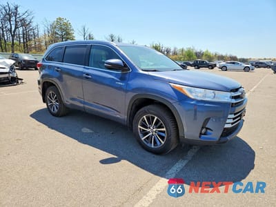 Czwarte zdjęcie samochodu z boku: 2017 TOYOTA HIGHLANDER HYBRID XLE VIN:5TDJGRFH0HS032148 - miniatura