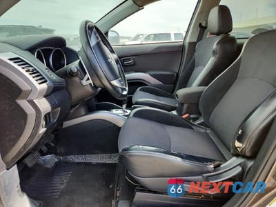 Zdjęcie 7 z 13 samochodu: 2012 MITSUBISHI OUTLANDER SE VIN:JA4JT3AW1CU025528 - miniatura