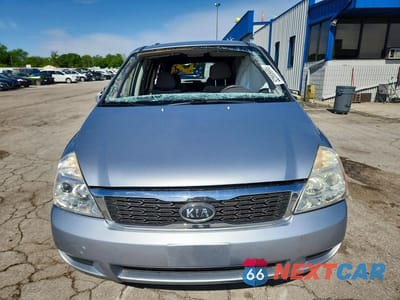 Piąte zdjęcie samochodu w środku: 2011 KIA SEDONA LX VIN:KNDMG4C76B6370057 - miniatura