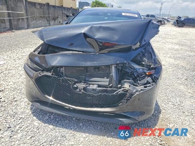 Piąte zdjęcie samochodu w środku: 2019 MAZDA 3 PREMIUM VIN:JM1BPANM4K1129846 - miniatura