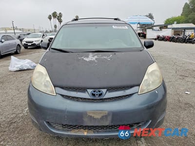 Piąte zdjęcie samochodu w środku: 2009 TOYOTA SIENNA LE 7-PASSENGER VIN:5TDZK23C99S255677 - miniatura