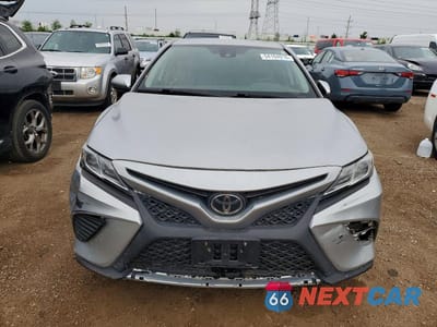 Piąte zdjęcie samochodu w środku: 2020 TOYOTA CAMRY SE VIN:4T1G11AK2LU957031 - miniatura