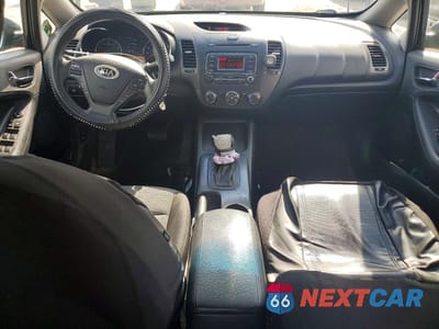 Zdjęcie 8 z 12 samochodu: 2015 KIA FORTE LX VIN:KNAFX4A67F5353649 - miniatura
