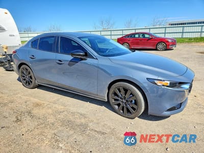 Czwarte zdjęcie samochodu z boku: 2023 MAZDA 3 VIN:3MZBPBCM3PM381216 - miniatura