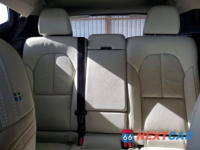 Zdjęcie 10 z 13 samochodu: 2023 VOLVO XC40 ULTIMATE VIN:YV4L12UA3P2981476 - miniatura
