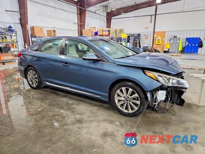 Czwarte zdjęcie samochodu z boku: 2016 HYUNDAI SONATA SPORT VIN:5NPE34AF9GH426581 - miniatura