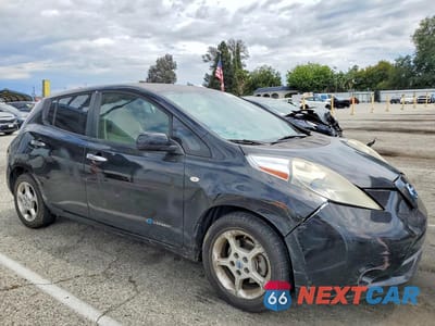 Czwarte zdjęcie samochodu z boku: 2011 NISSAN LEAF SV VIN:JN1AZ0CP5BT005041 - miniatura