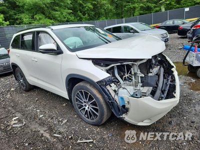 Czwarte zdjęcie samochodu z boku: 2017 TOYOTA HIGHLANDER SE VIN:5TDJZRFH9HS423129 - miniatura