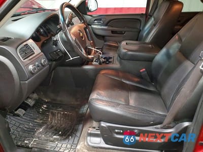 Zdjęcie 7 z 13 samochodu: 2012 CHEVROLET SUBURBAN K1500 LT VIN:1GNSKJE79CR249564 - miniatura