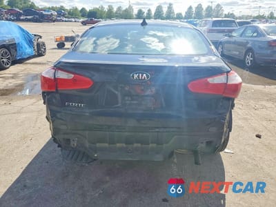 Zdjęcie 6 z 12 samochodu: 2015 KIA FORTE LX VIN:KNAFX4A67F5353649 - miniatura