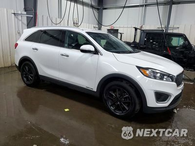 Czwarte zdjęcie samochodu z boku: 2018 KIA SORENTO LX V6 VIN:5XYPGDA5XJG421392 - miniatura