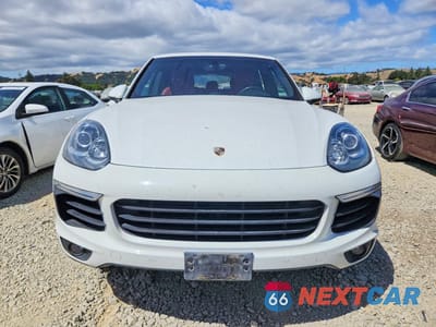 Piąte zdjęcie samochodu w środku: 2017 PORSCHE CAYENNE S VIN:WP1AB2A25HLA52601 - miniatura