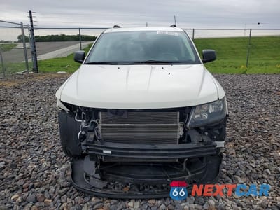 Piąte zdjęcie samochodu w środku: 2018 DODGE JOURNEY SE VIN:3C4PDCAB3JT524462 - miniatura