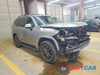 Czwarte zdjęcie samochodu z boku: 2023 LEXUS LX 600 F SPORT HANDLING VIN:JTJMB7CX9P4019708 - miniatura