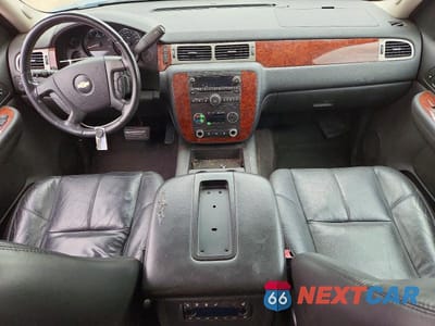 Zdjęcie 8 z 13 samochodu: 2009 CHEVROLET SUBURBAN K1500 LT VIN:1GNFK26359R246348 - miniatura