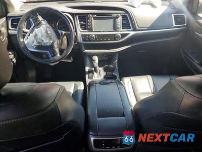 Zdjęcie 8 z 14 samochodu: 2018 TOYOTA HIGHLANDER SE VIN:5TDJZRFH3JS805162 - miniatura