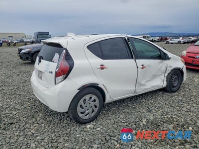 Trzecie zdjęcie samochodu z tyłu: 2016 TOYOTA PRIUS C TWO VIN:JTDKDTB3XG1121645 - miniatura