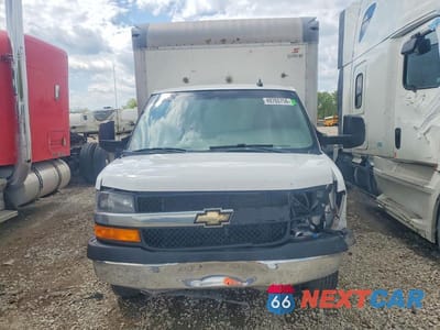 Piąte zdjęcie samochodu w środku: 2019 CHEV EXPRESS G4500 VIN:1HA6GUCG3KN010657 - miniatura