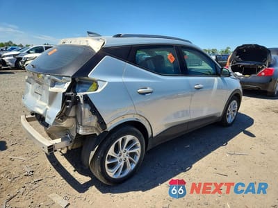 Trzecie zdjęcie samochodu z tyłu: 2022 CHEVROLET BOLT EUV LT VIN:1G1FY6S00N4131988 - miniatura