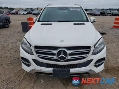 Piąte zdjęcie samochodu w środku: 2016 MERCEDES-BENZ GLE 300D 4MATIC VIN:4JGDA0EB6GA642800 - miniatura
