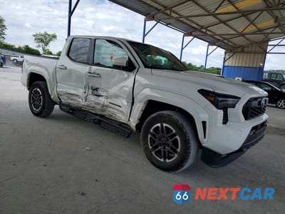 Czwarte zdjęcie samochodu z boku: 2024 TOYOTA TACOMA TRD SPORT VIN:3TMKB5FN2RM004032 - miniatura