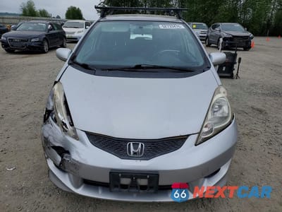 Piąte zdjęcie samochodu w środku: 2011 HONDA FIT SPORT VIN:JHMGE8H6XBC022532 - miniatura