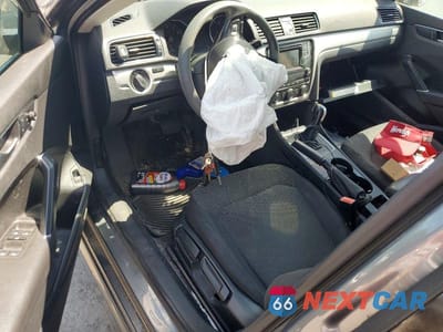 Zdjęcie 8 z 13 samochodu: 2016 VOLKSWAGEN PASSAT S VIN:1VWAT7A36GC059895 - miniatura