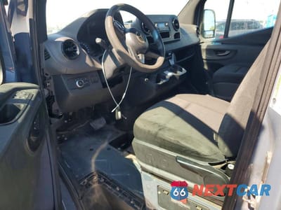 Zdjęcie 8 z 12 samochodu: 2019 MERCEDES BENZ SPRINTER 2500 DELIVERY VAN VIN:WD4PF1CD1KP151771 - miniatura