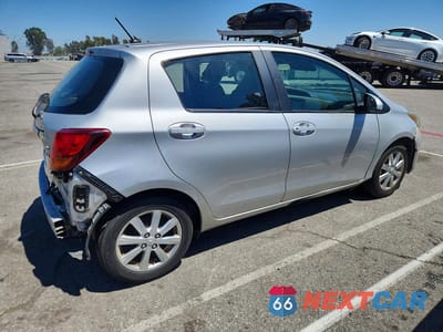 Trzecie zdjęcie samochodu z tyłu: 2015 TOYOTA YARIS 5-DOOR LE VIN:VNKKTUD31FA022577 - miniatura