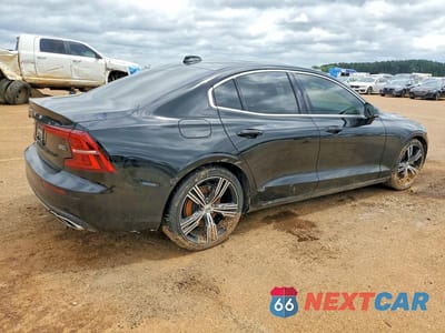 Trzecie zdjęcie samochodu z tyłu: 2022 VOLVO S60 B5 INSCRIPTION VIN:7JRL12TLXNG153996 - miniatura