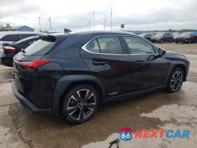 Trzecie zdjęcie samochodu z tyłu: 2021 LEXUS UX 250H VIN:JTHP9JBH4M2039616 - miniatura