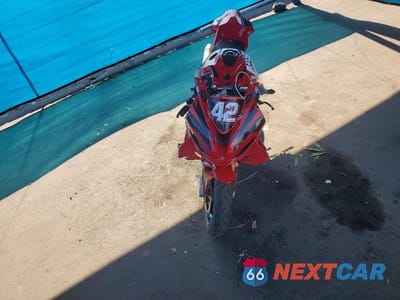 Piąte zdjęcie samochodu w środku: 2024 BMW S 1000 RR VIN:WB10E6302R6K38150 - miniatura