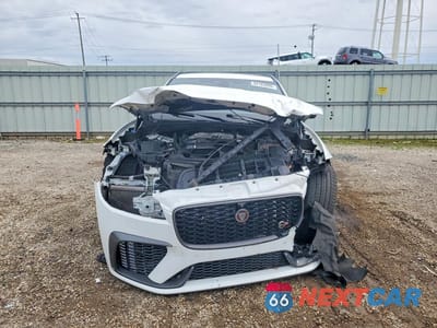 Piąte zdjęcie samochodu w środku: 2022 JAGUAR F-PACE SVR VIN:SADCZ2EE5NA692586 - miniatura
