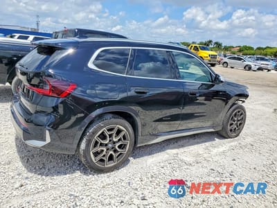 Trzecie zdjęcie samochodu z tyłu: 2023 BMW X1 VIN:WBX73EF08P5W11744 - miniatura