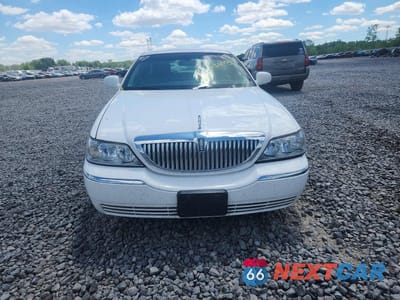 Piąte zdjęcie samochodu w środku: 2011 LINCOLN TOWN CAR SIGNATURE LIMITED VIN:2LNBL8CV6BX763503 - miniatura
