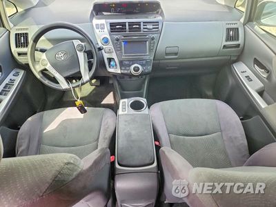 Zdjęcie 8 z 12 samochodu: 2012 TOYOTA PRIUS V THREE VIN:JTDZN3EU2C3136462 - miniatura
