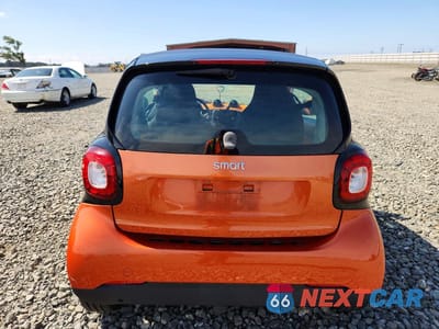 Zdjęcie 6 z 12 samochodu: 2016 SMART FORTWO VIN:WMEFJ5DA7GK051762 - miniatura