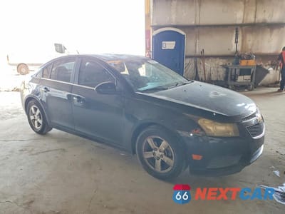 Czwarte zdjęcie samochodu z boku: 2013 CHEVROLET CRUZE LT VIN:1G1PC5SB1D7325165 - miniatura