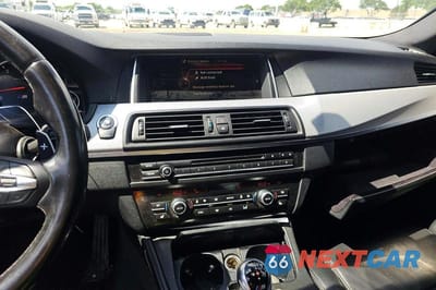 Zdjęcie 9 z 14 samochodu: 2016 BMW M5 VIN:WBSFV9C55GD595740 - miniatura