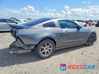 Trzecie zdjęcie samochodu z tyłu: 2014 FORD MUSTANG VIN:1ZVBP8AM4E5240986 - miniatura