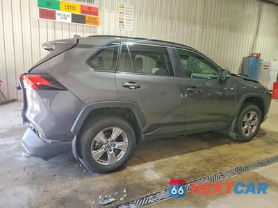 Trzecie zdjęcie samochodu z tyłu: 2025 TOYOTA RAV4 XLE VIN:2T3P1RFV9SW561749 - miniatura