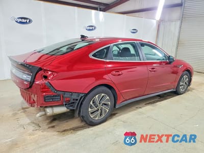 Trzecie zdjęcie samochodu z tyłu: 2026 HYUNDAI SONATA HYBRID BLUE VIN:KMHL24JJ5TA147558 - miniatura