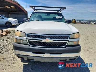 Piąte zdjęcie samochodu w środku: 2005 CHEVROLET SILVERADO C2500 HEAVY DUTY VIN:1GBHC24U75E215697 - miniatura