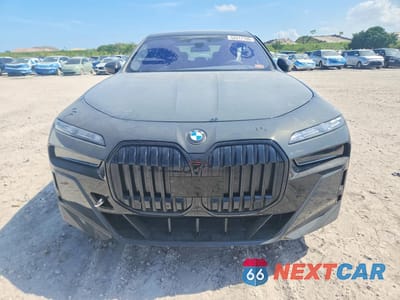 Piąte zdjęcie samochodu w środku: 2023 BMW 760 XI VIN:WBA33EJ07PCN09685 - miniatura